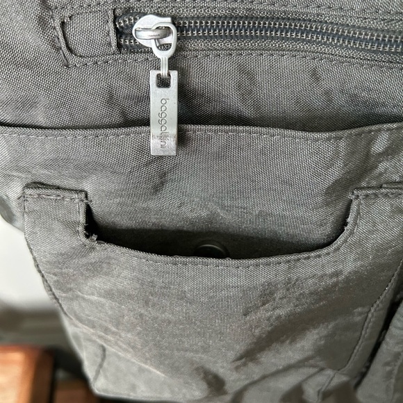 Baggallini Any day Tote/ briefcase travel tote - Picture 3 of 14